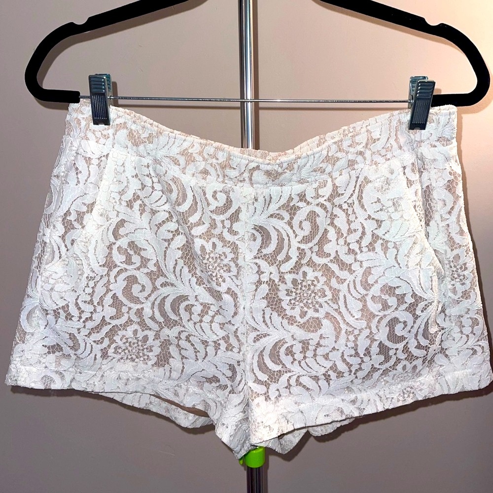 BCBGMAXAZARIA Brayden White Lace Short